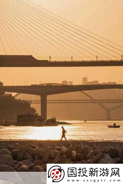 關于做緩描寫的細膩描寫：1.-細膩的光影交織：生活中的緩慢瞬間